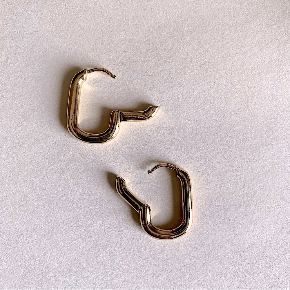 💝 Chunky Square Huggie Hoops Earrings in Gold